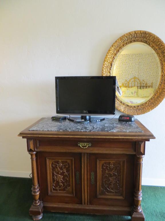Kamer met Queensize Bed en Uitzicht op het Zwembad