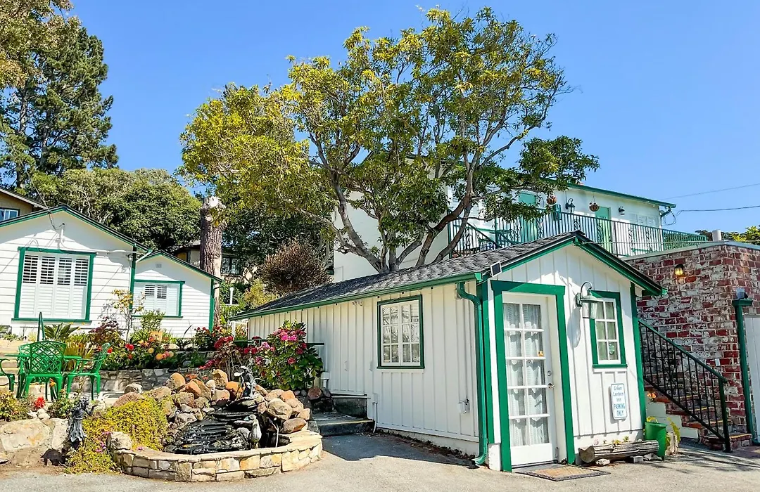 Carmel Green Lantern Inn-1